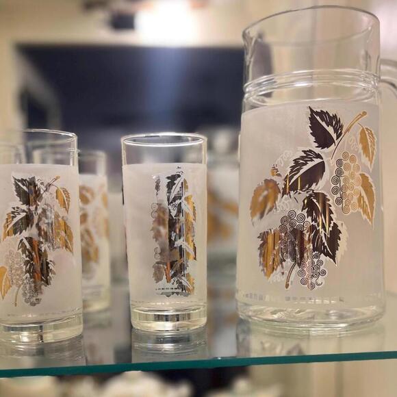 MCM Gold Leaf Glass Pitcher and Four Glasses‎ - Picture 9 of 9